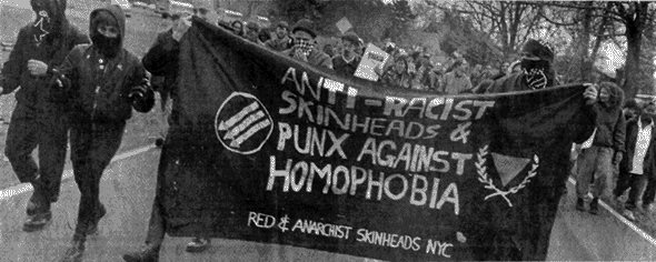 Skinheads anti-racistas e Punks contra a homofobia.