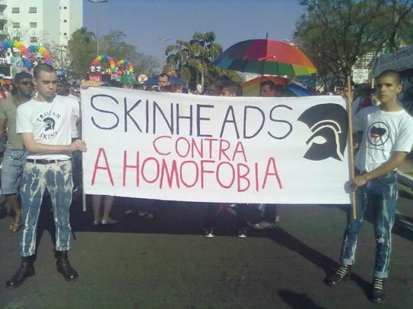 Skinheads contra a homofobia.